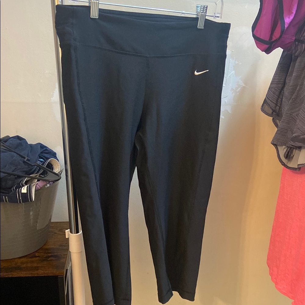 Nike Black Cropped Leggings